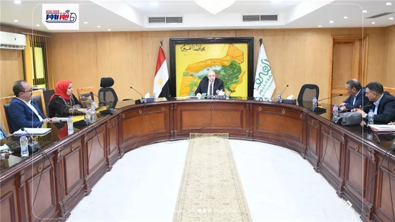  محافظ الفيوم يناقش مشكلات وتحديات قطاعي