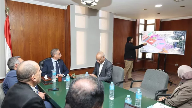 لمتابعة المشروعات.. محافظ الجيزة يعقد لقاءً مع جهاز المنطقة الصناعية بأبو رواش