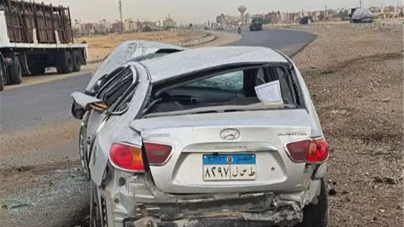 إصابة شخصين في حادث انقلاب سيارة ملاكي بطريق السويس – القاهرة أمام نادي النوبة