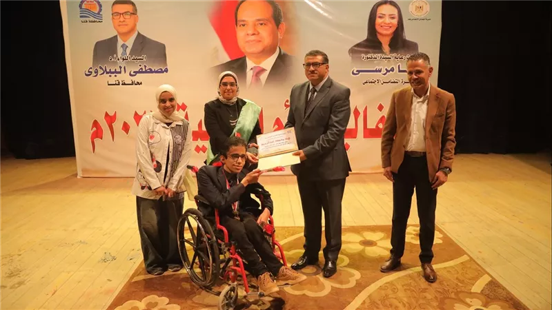 في احتفالية بقصر الثقافة.. محافظ قنا يشهد حفل تكريم الأمهات المثاليات