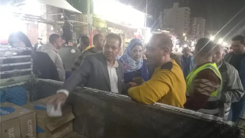 تموين السويس يضبط 237 كيلو لحوم ومصنعات غير صالحة للاستهلاك بمطاعم المحافظة