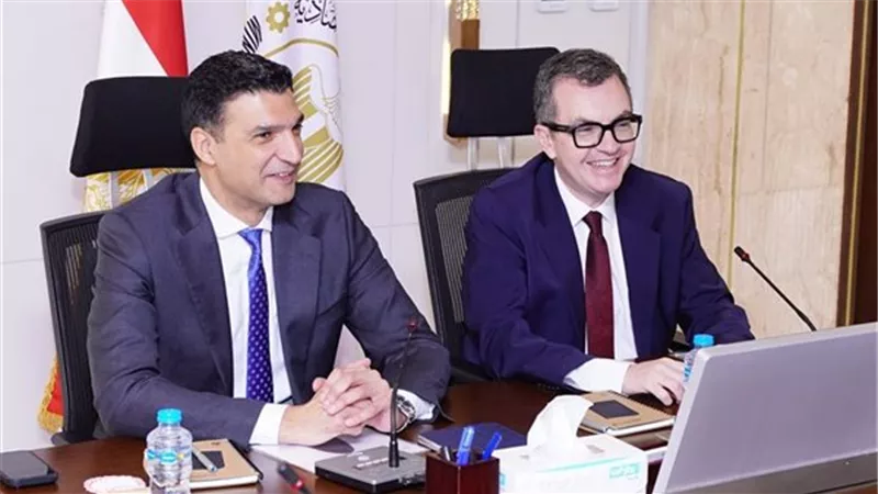 وزيرا التخطيط والصناعة يبحثان تسريع ترفيق المناطق الصناعية ورفع كفاءتها