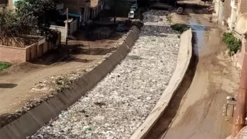 أهالي قرية شبلنجة ببنها يستغيثون بسبب تلوث ترعة الري وتهديد الصحة العامة