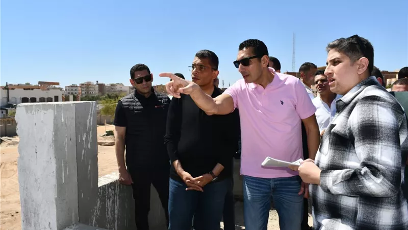 وزير الشباب ومحافظ البحر الأحمر يتفقدان  الأعمال الانشائية  بمعسكر الشباب بسفا