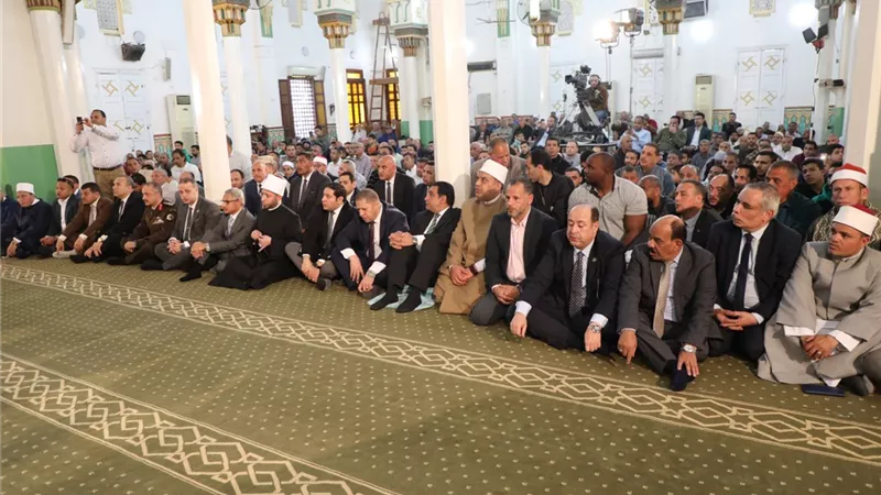 بحضور اسامة الأزهرى.. محافظ بنى سويف يقدم الشكر للأوقاف والتليفزيون المصري 
