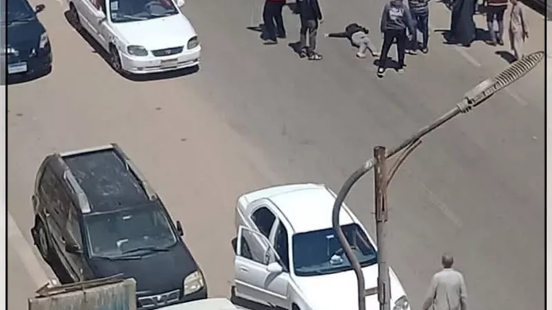 إصابة صبي في حادث صدم سيارة بالسويس عقب هروبه من كلاب ضالة