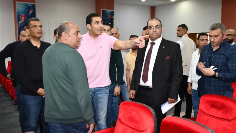 وزير الشباب والرياضة ومحافظ البحر الأحمر يتفقدان المدينة الشبابية بالمحافظة