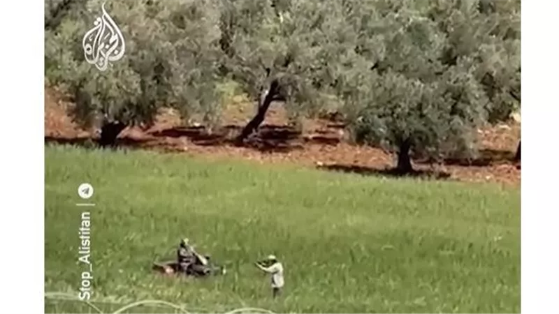 فيديو| مستوطن مسلح يهاجم أراضي فلسطينيين بشمال شرقي رام الله