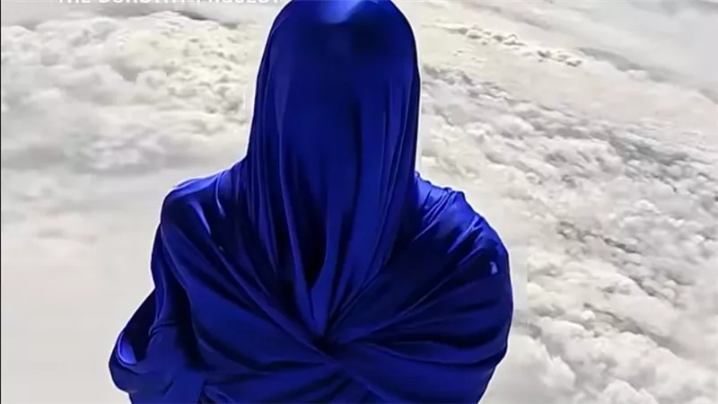 إطلاق دمية جديدة وغير تقليدية على هيئة بشر تطفو في الهواء 