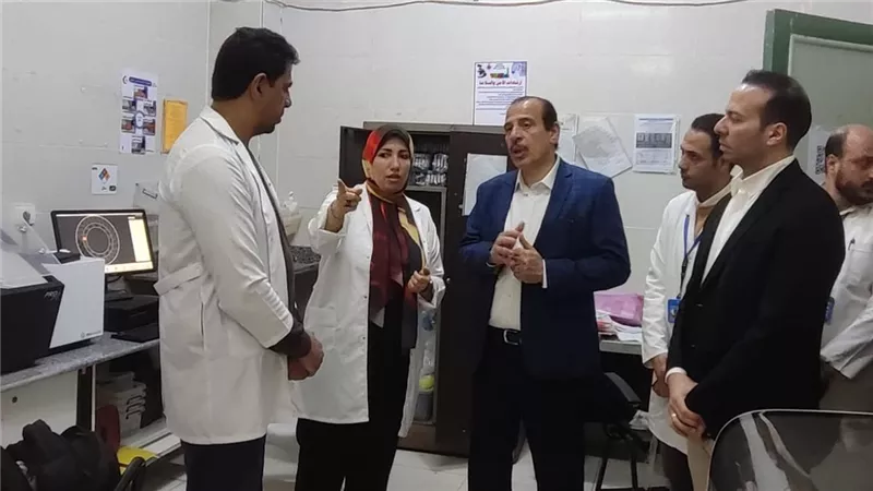 قرارات عاجلة ومكافآت للمتميزين.. كواليس جولة نائب وزير الصحة بالبحيرة