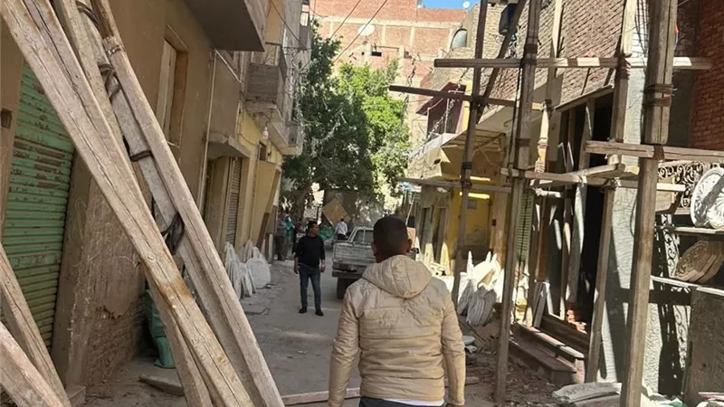 لإعادة الانضباط لشارع السويس.. حي الأربعين يواجه مخالفات البناء والنباشين