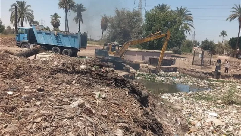 محافظ أسيوط يوجه بتطهير ترعة عرب المدابغ بحي غرب                  