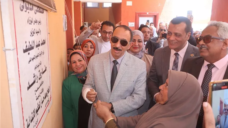 ضمن احتفالات العيد القومي.. محافظ سوهاج يفتتح مدرستين بقرية إدفا