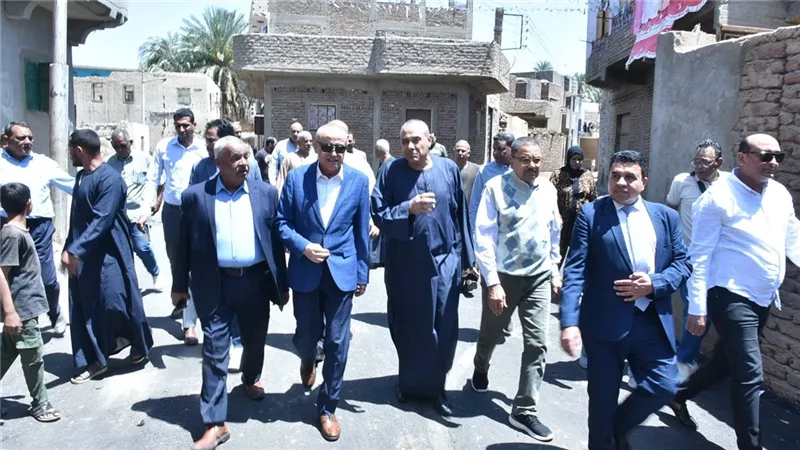 محافظ الأقصر يتفقد مشروعات القرنة ويوافق على تغطية مصرف سيالة طراد النيل