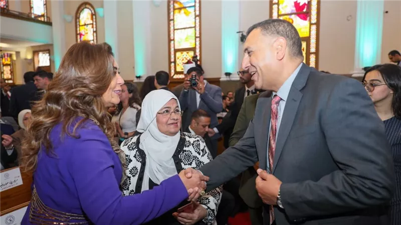 محافظ القليوبية يشارك في احتفالية عيد القيامة بالكنيسة الإنجيلية بمصر الجديدة 