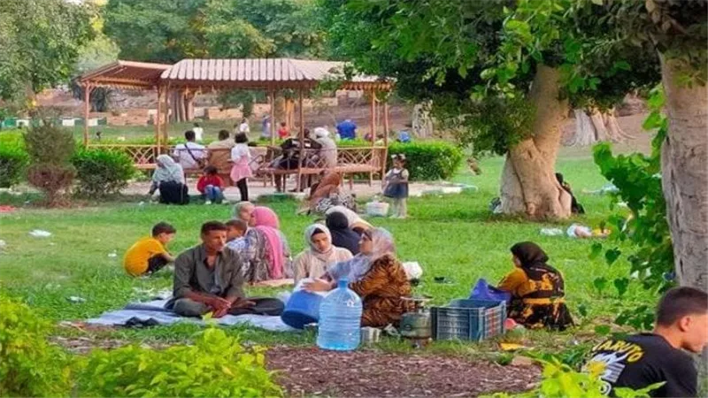إقبال كثيف على الحديقة الدولية في شم النسيم.. أسر مصرية تحتفل وسط أجواء ربيعية