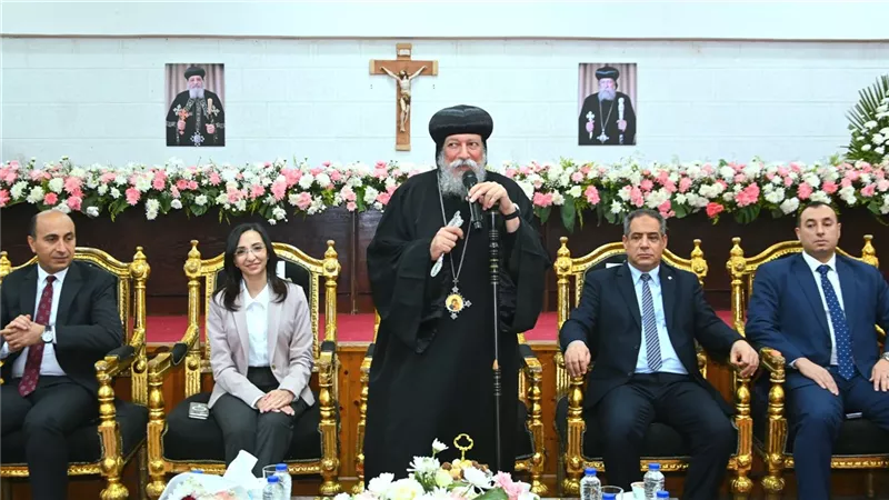 محافظ البحيرة ومدير الأمن يقدمون التهنئة لنيافة الأنبا إيلاريون