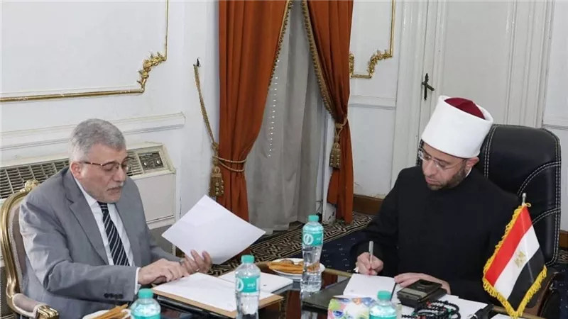 وزير الأوقاف يعقد اجتماعًا مع قيادات هيئة الأوقاف لبحث تنمية الموارد