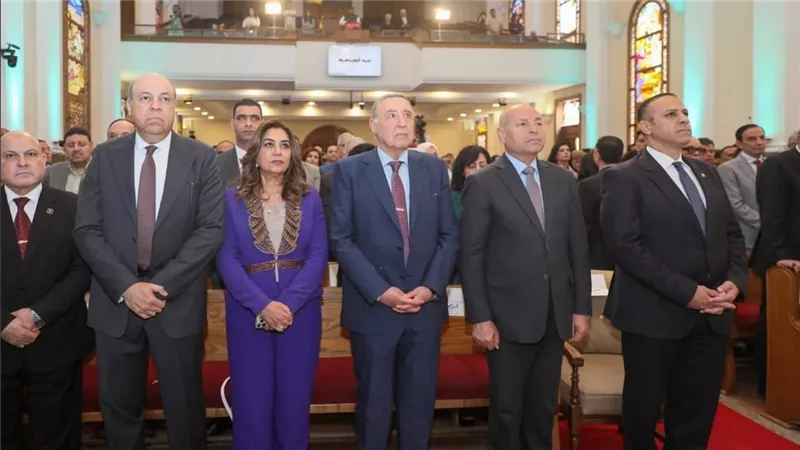 منال عوض تشارك الطائفة الإنجيلية احتفالات عيد القيامة بمصر الجديدة 
