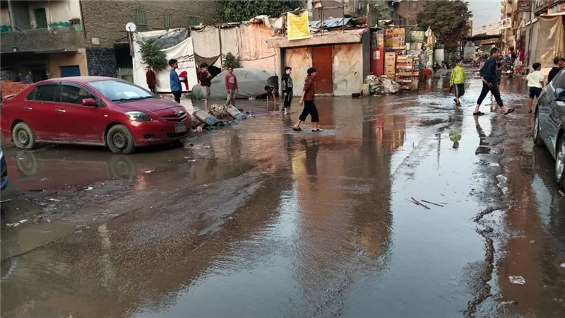 انفجار متكرر لماسورة مياه بشارع الترعة البيجامية بشبرا الخيمة بالقليوبية