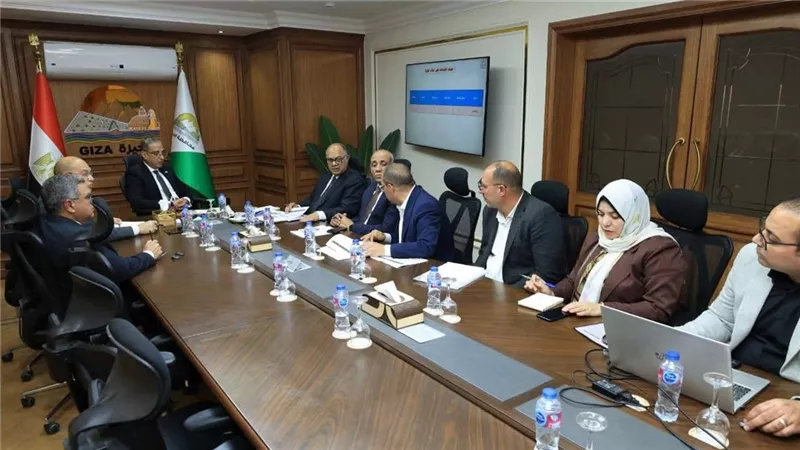 محافظ الجيزة يتابع مشروعات الصرف الصحي بأبو النمرس  