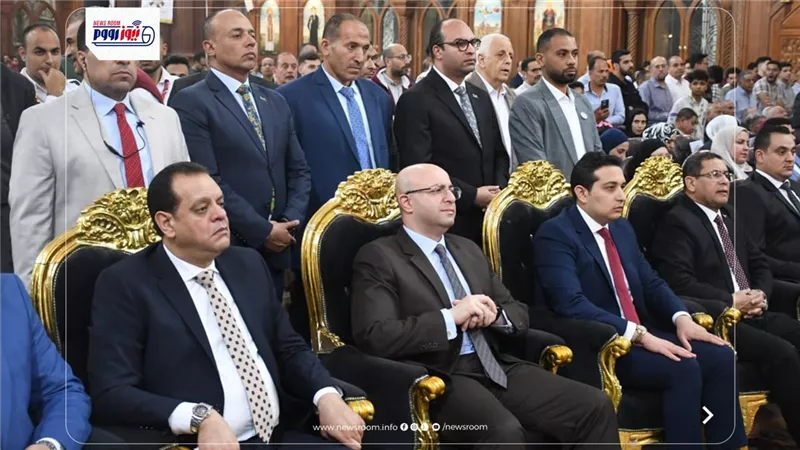 محافظ الفيوم يزور الكنائس لتقديم التهنئة للإخوة الأقباط بعيد القيامة المجيد