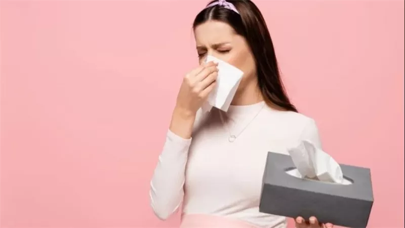 كيف تخففين الصداع وأعراض البرد خلال الحمل بطرق طبيعية وآمنة ؟