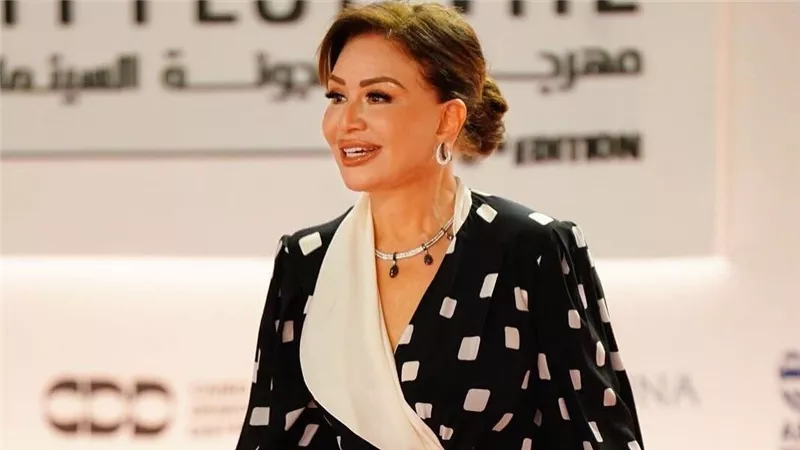 «شركات السياحة كانت بتنظم رحلات لمسرحيات الزعيم».. إلهام شاهين:حالة استثنائية