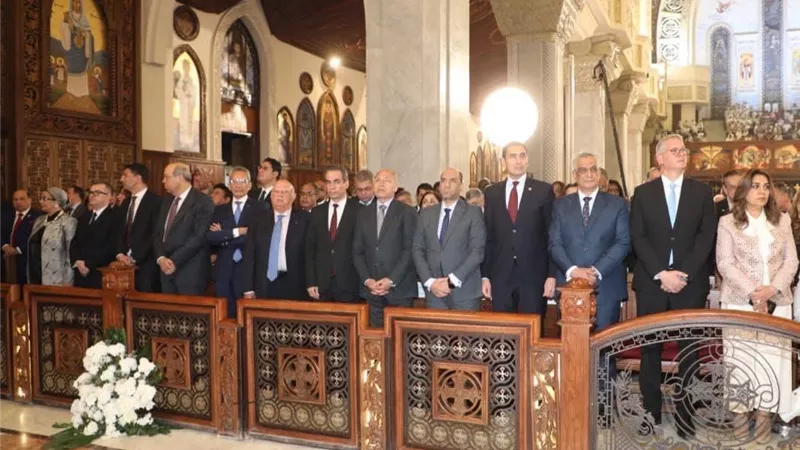 وزير العمل يشارك في قداس القيامة بالكاتدرائية ويؤكد: مصر وطن يتسع للجميع