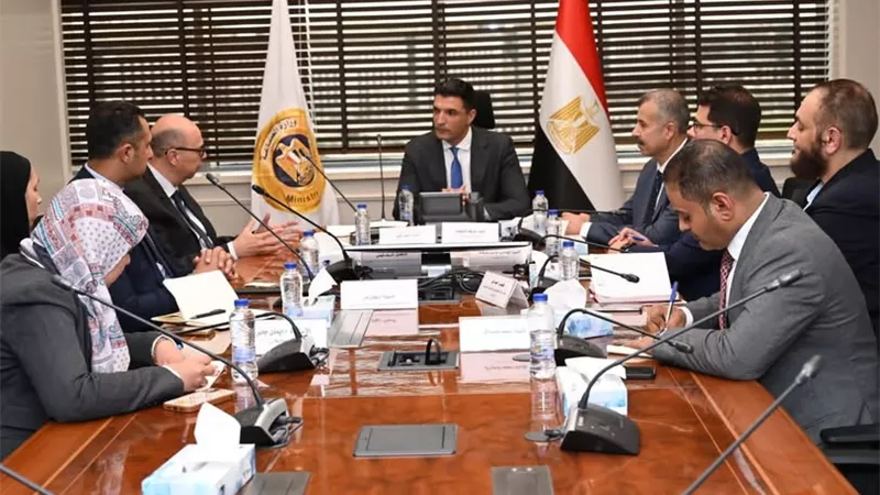 وزير الصناعة يبحث مع «سان جوبان» خطط التوسع ودعم الاقتصاد الأخضر