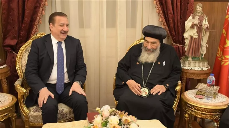 محافظ بورسعيد يزور الكاتدرائية ويقدم التهنئة للأنبا تادرس بعيد القيامة المجيد