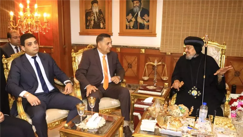 محافظ القليوبية يهنئ الأنبا مرقس بمطرانية شبرا الخيمة بعيد القيامة المجيد