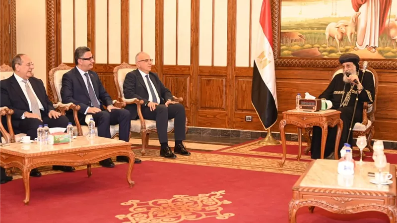 وزير التموين يهنئ البابا تواضروس بعيد القيامة ويؤكد قوة النسيج الوطني