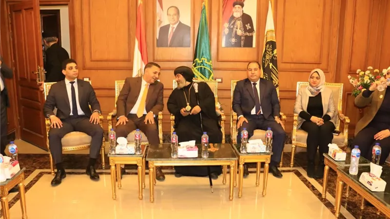 محافظ القليوبية يهنئ الأنبا نوفير أسقف شبين القناطر بعيد القيامة المجيد