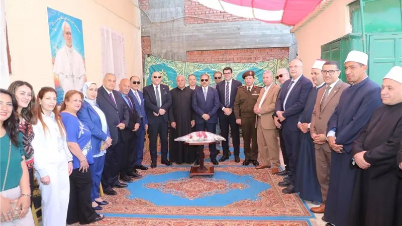 الكنيسة الكاثوليكية تستقبل محافظ وقيادات الشرقية للتهنئة بعيد القيامة