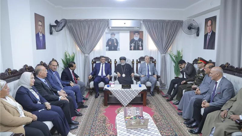 محافظ قنا ومدير الأمن يهنئان الأنبا بضابا أسقف نجع حمادي وتوابعها بعيد القيامة