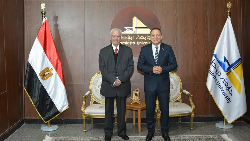 رئيس جامعة دمياط يستقبل محافظ الفيوم الأسبق لمناقشة رسالة ماجستير بكلية الزراعة