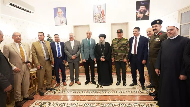 محافظ أسيوط يواصل جولاته بالكنائس للتهنئة بعيد القيامة المجيد
