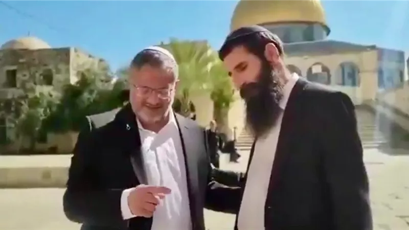 بن غفير من داخل الأقصى: 