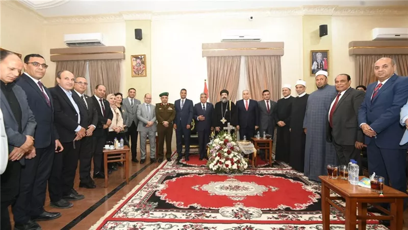 محافظ الدقهلية ومدير الأمن يهنئان الأنبا أكسيوس بعيد القيامة المجيد
