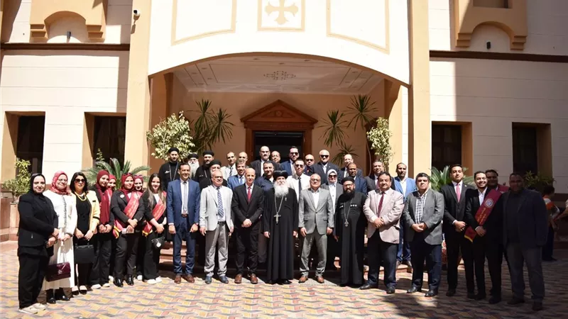 رئيس جامعة بني سويف يزور الكنائس والأديرة لتهنئة الأقباط بعيد القيامة