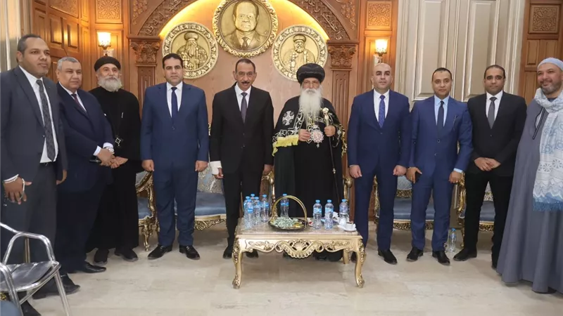 محافظ سوهاج يختتم الجولة بتهنئة الأخوة المسيحيين بمطرانيات طهطا وطما