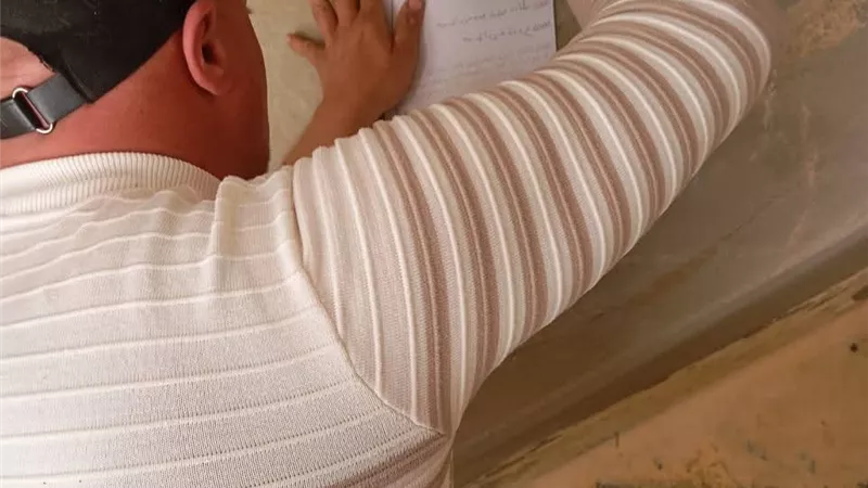 حملات مكثفة لإزالة المخالفات البيئية وتحسين المظهر الحضاري بحي فيصل بالسويس