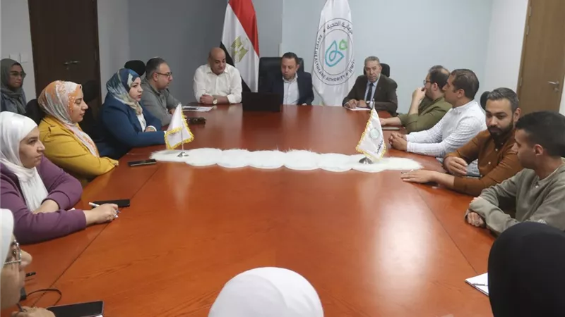 خطة للتأمين الطبي في عيد القيامة..رئيس إقليم القناة يعقد غرفة عمليات بالسويس 