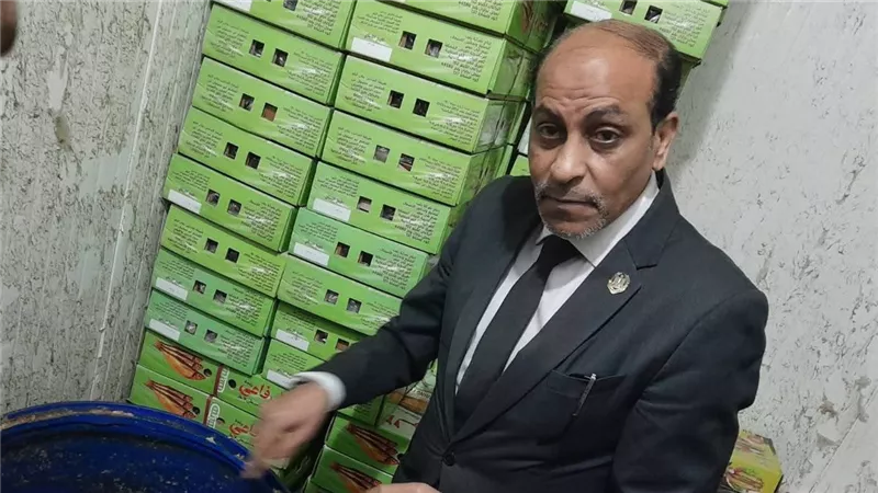 ضبط نصف طن سردين مجهول المصدر وإعدام أسماك فاسدة في حملة ببنها قبل شم النسيم 