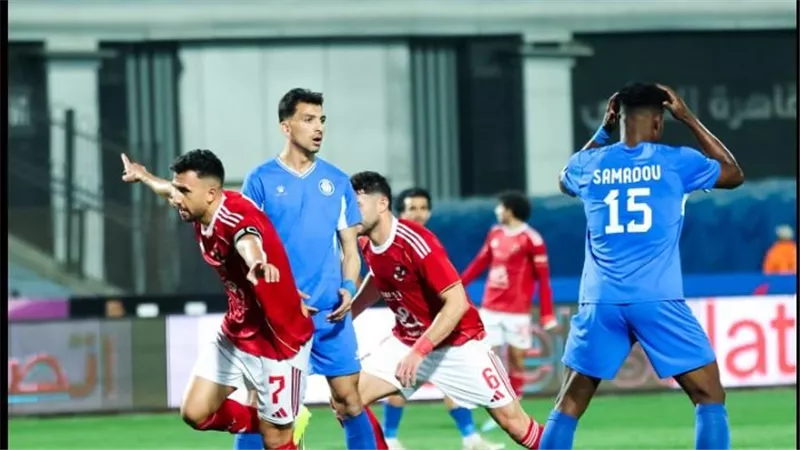 الكشف عن حكم مباراة الأهلي وسموحة في الدوري المصري