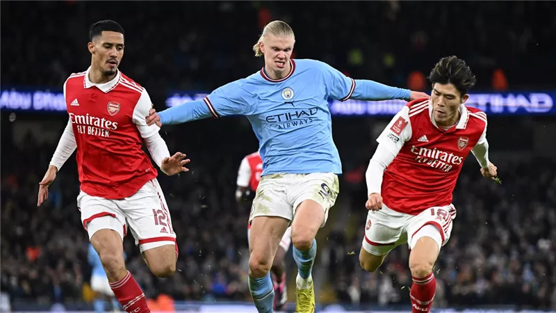 موعد قمة مانشستر سيتي وأرسنال على لقب الدوري الإنجليزي