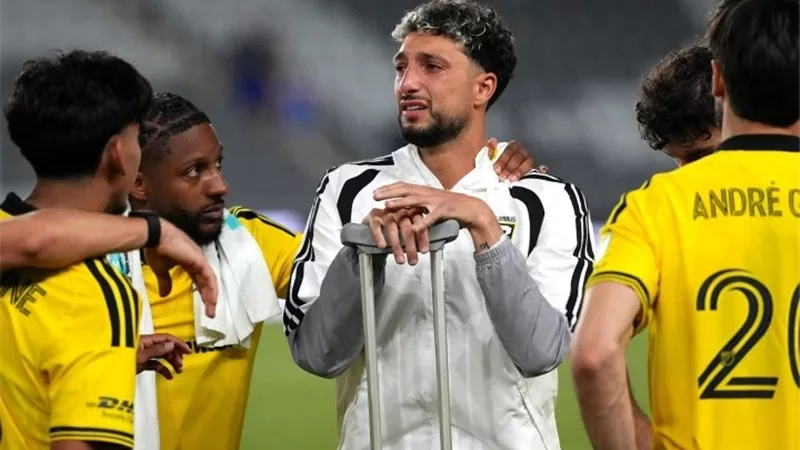 وسام أبو علي يواجه شبح الرباط الصليبي حسرة ودموع لمهاجم الأهلي السابق