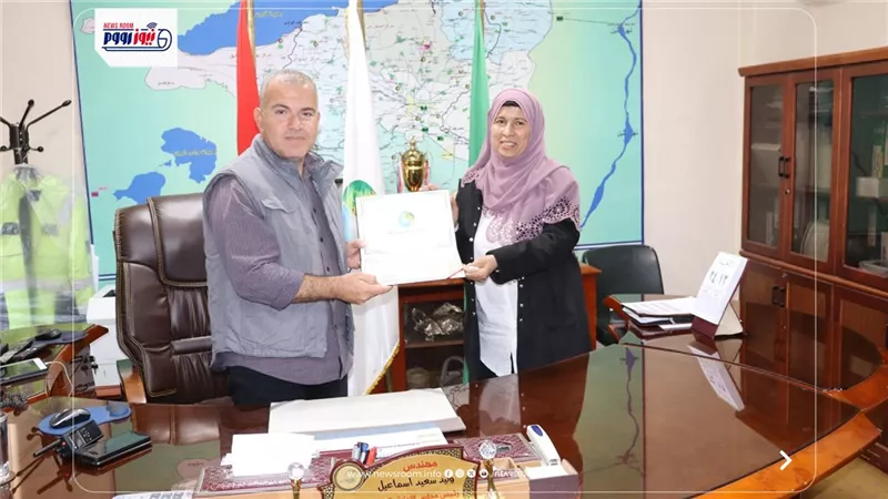 تقديرا لعطائها المتميز.. رئيس مياه الفيوم يكرم الأم المثالية بالشركة