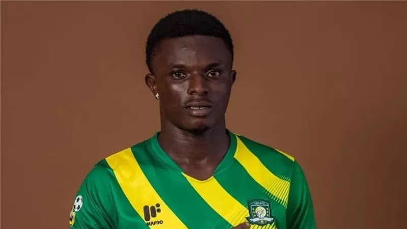 مقتل لاعب تشيلسي الغاني في هجوم مسلح على حافلة فريقه